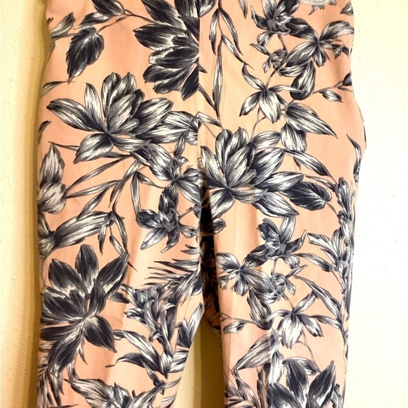 Leith Pink Floral Pattern pants Size Small - Picture 2 of 11